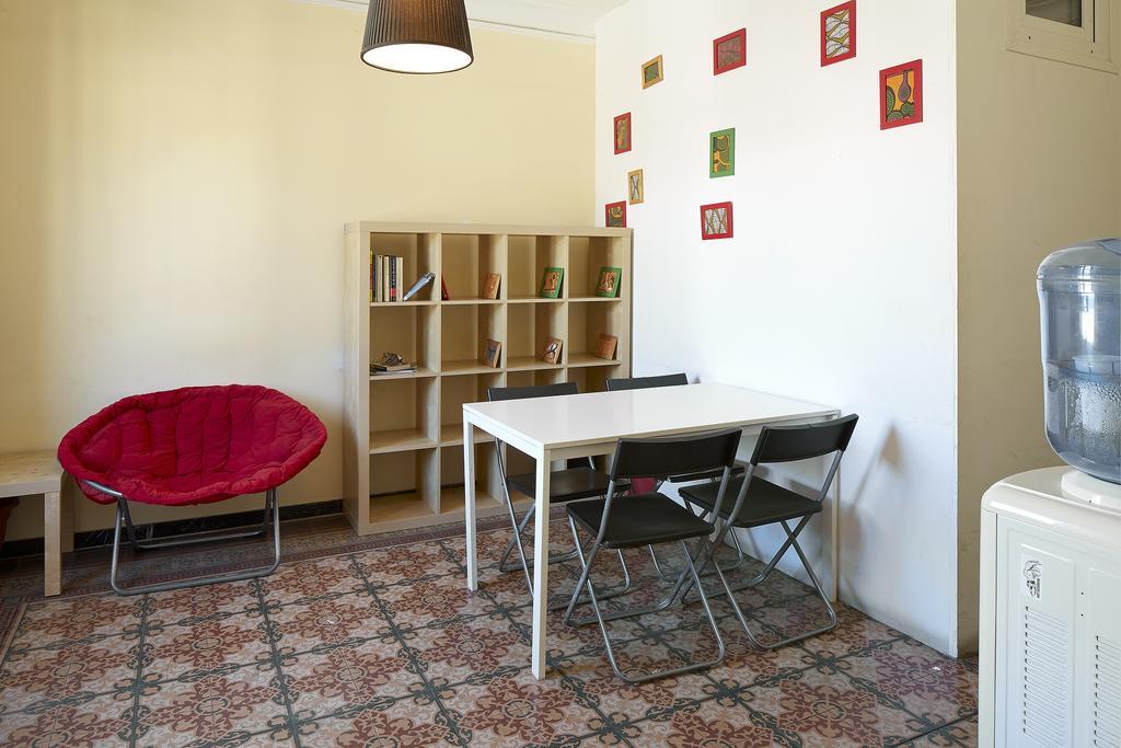 برشلونة Blue Hostel المظهر الخارجي الصورة